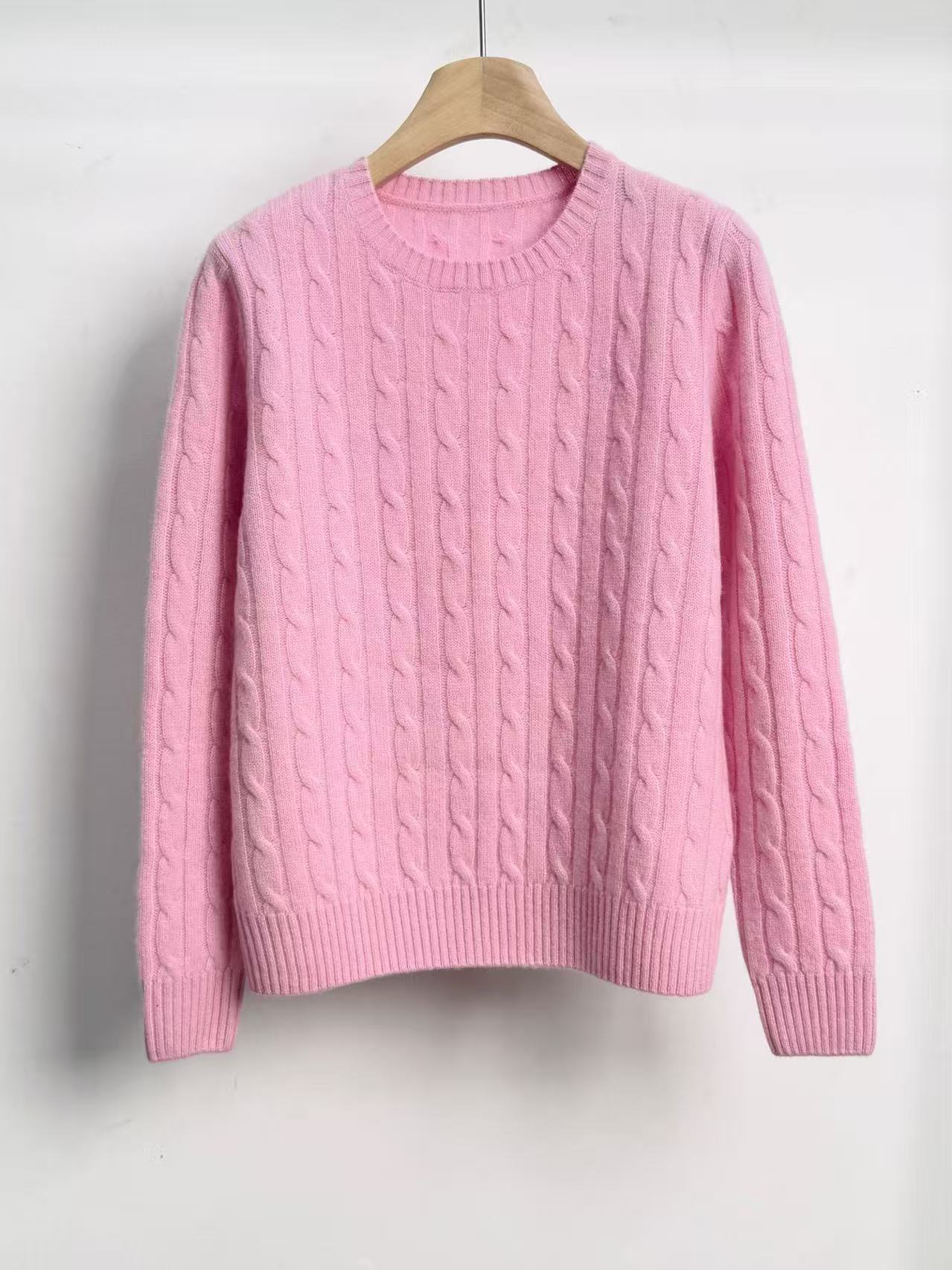 Effortless Weekend Style: The Perfect Feminine Hoodie